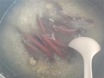 红亮鱼海虾粥的做法图解4