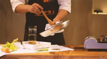 如何做杭州名菜-龙井炒虾仁的做法步骤6