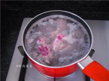 石斛猪骨汤的做法步骤4