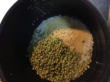 绿豆小米粥的做法步骤2