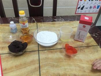 广式豆沙蛋黄月饼的做法步骤1