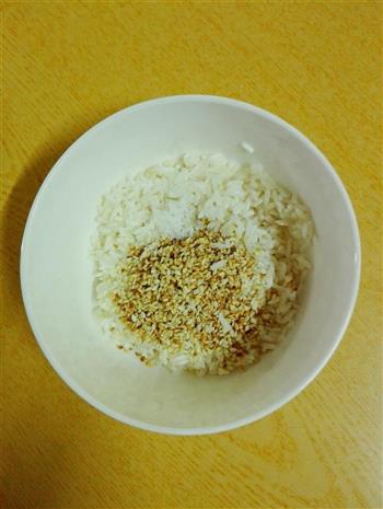 芝麻糯米藕的做法步骤2