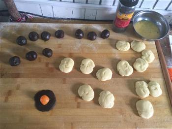 红莲蓉蛋黄酥的做法步骤3