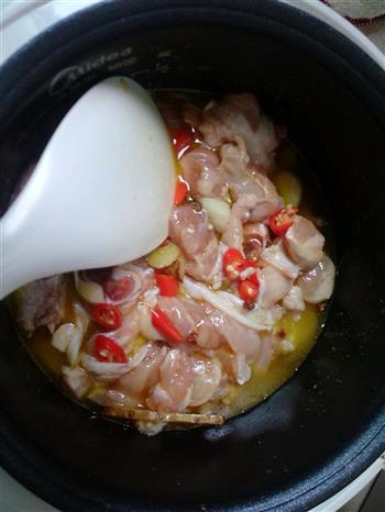 电饭煲土豆炖鸡腿的做法步骤4