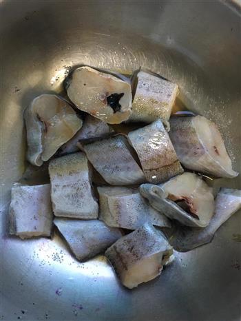 鳕鱼炖豆腐的做法步骤1