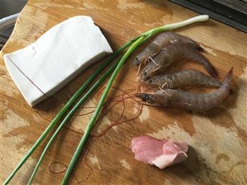 鲜虾猪肉豆腐丸子汤的做法步骤1