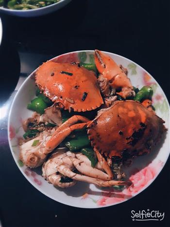 姜葱炒肉蟹的做法步骤1
