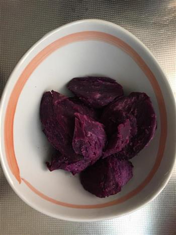 紫薯蛋黄酥的做法图解3