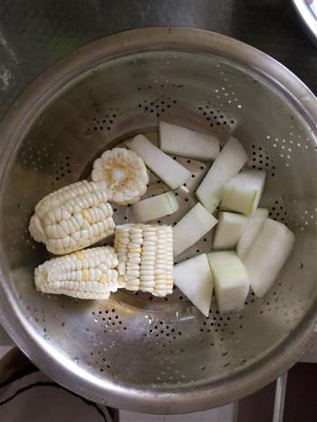 玉米冬瓜排骨汤的做法步骤1