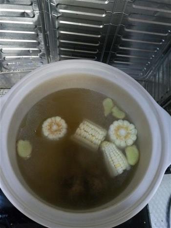 玉米冬瓜排骨汤的做法步骤3