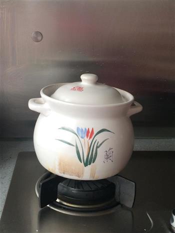 莲子银耳红枣汤的做法步骤2