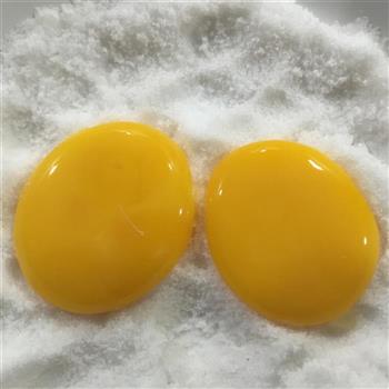 自制咸鸡蛋黄的做法图解1