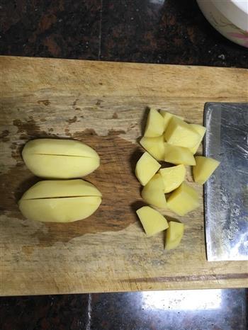 土豆红萝卜烧排骨的做法图解2