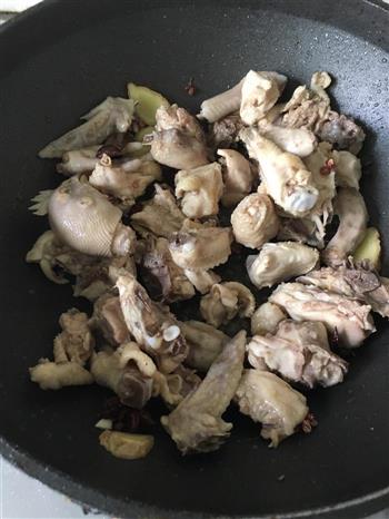 小鸡炖蘑菇的做法步骤6