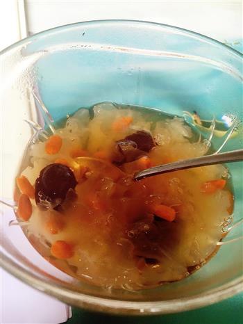 银耳红枣枸杞汤的做法步骤2