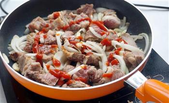Beef  Goulash-匈牙利炖牛肉的做法步骤5