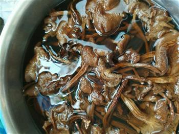 茶树菇炖鸡-一道超级简单超级美味的下饭菜的做法图解2