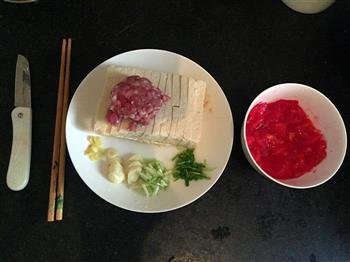 肉末茄汁豆腐的做法步骤1