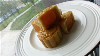 广式莲蓉蛋黄月饼的做法步骤16