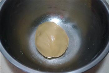 广式豆沙蛋黄月饼的做法图解6
