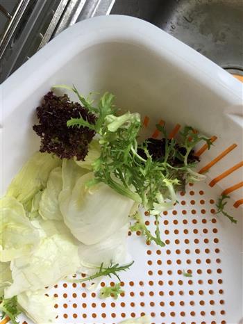 减肥早餐-鸡胸肉鸡蛋蔬菜沙拉的做法步骤1