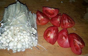 无油快手菜-茄汁金针菇的做法步骤1