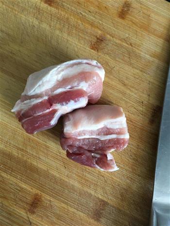 猪肉白菜炖粉条的做法图解1