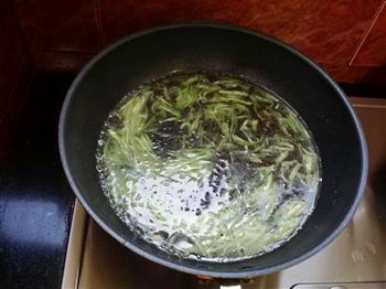 丝瓜紫菜蛋汤的做法步骤3