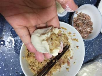 香菇肉沬糯米烧卖-手残星人也包出高颜值哟的做法步骤9