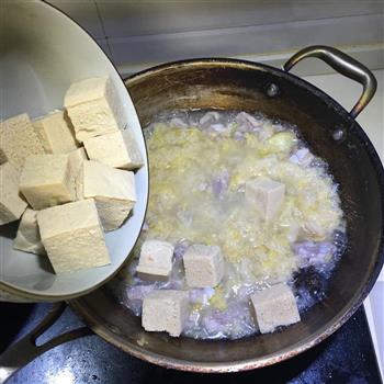 酸菜排骨炖冻豆腐的做法步骤3