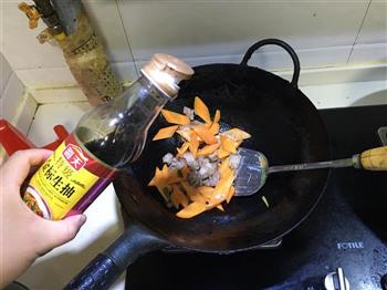 黄瓜胡萝卜炒肉的做法步骤6