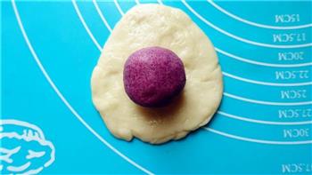 抹茶紫薯蛋黄酥的做法步骤12