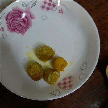 广式抹茶莲蓉蛋黄月饼的做法步骤4