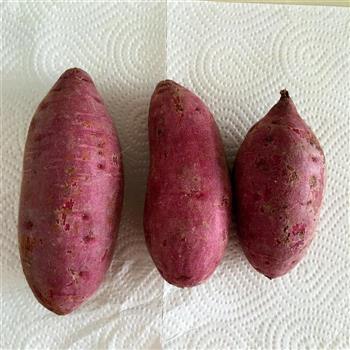 微波炉烤紫薯的做法步骤1