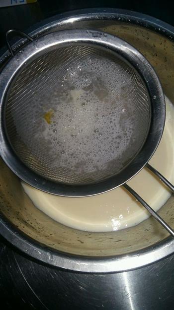 蒸出来的鸡蛋牛奶布丁的做法步骤4