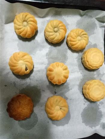 广式莲蓉月饼的做法步骤9