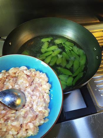 丝瓜猪肉丸子汤的做法步骤4