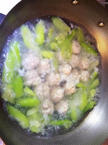丝瓜猪肉丸子汤的做法步骤6