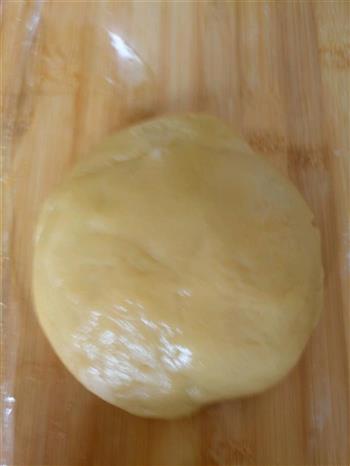 中秋赏月  改良红豆沙蛋黄月饼的做法步骤1