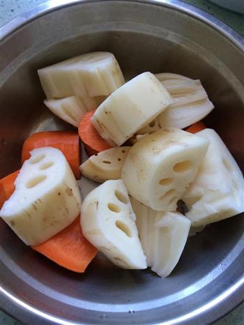 超简单莲藕胡萝卜骨头汤的做法步骤5