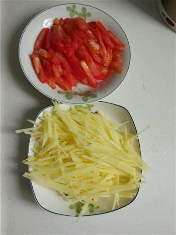 番茄土豆丝的做法图解1