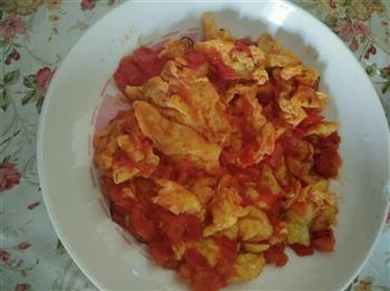 李氏西红柿炒鸡蛋的做法步骤1