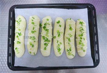 沙拉香葱面包的做法步骤8