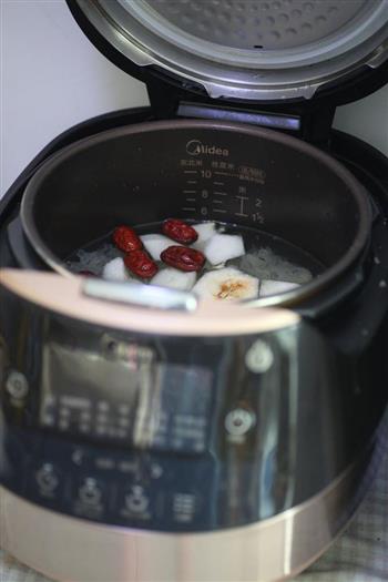 温润食物防秋燥 皂角米红枣银耳汤的做法图解4