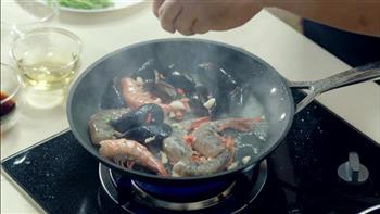 亚洲海鲜饭的做法步骤4