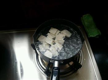 豆腐紫菜蛋花汤的做法步骤2