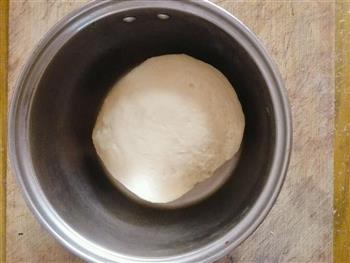咸蛋黄肉松面包的做法步骤1
