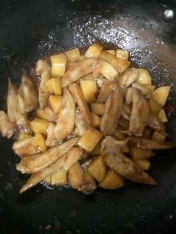 土豆焖鸡尖的做法步骤5