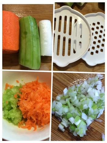 胡萝卜黄瓜鸡蛋饼 宝宝辅食的做法步骤2