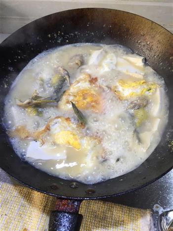 黄鸭叫煮荷包蛋的做法步骤5